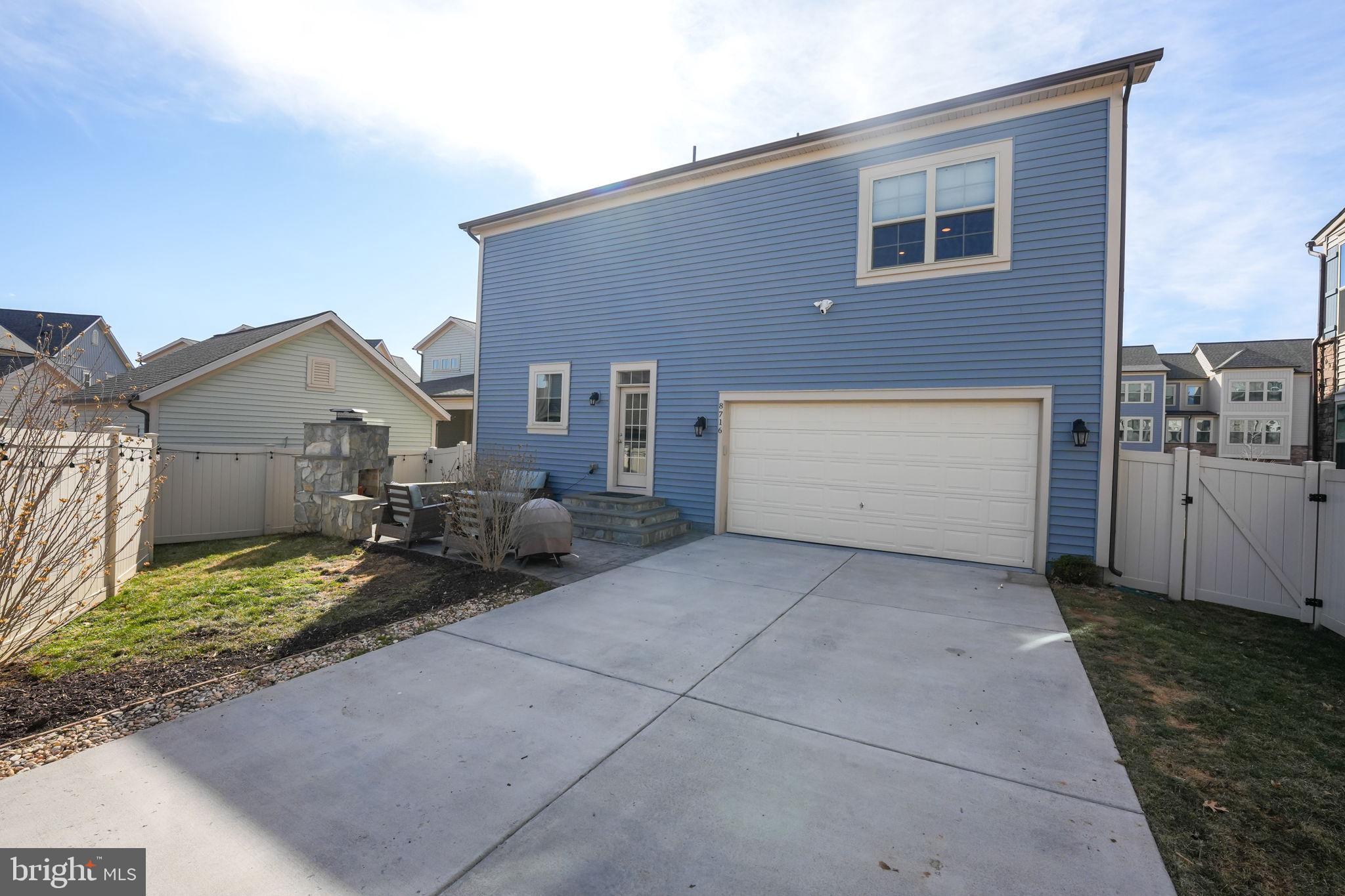 8716 SHADY PINES DRIVE