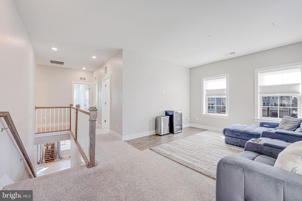 8716 SHADY PINES DRIVE