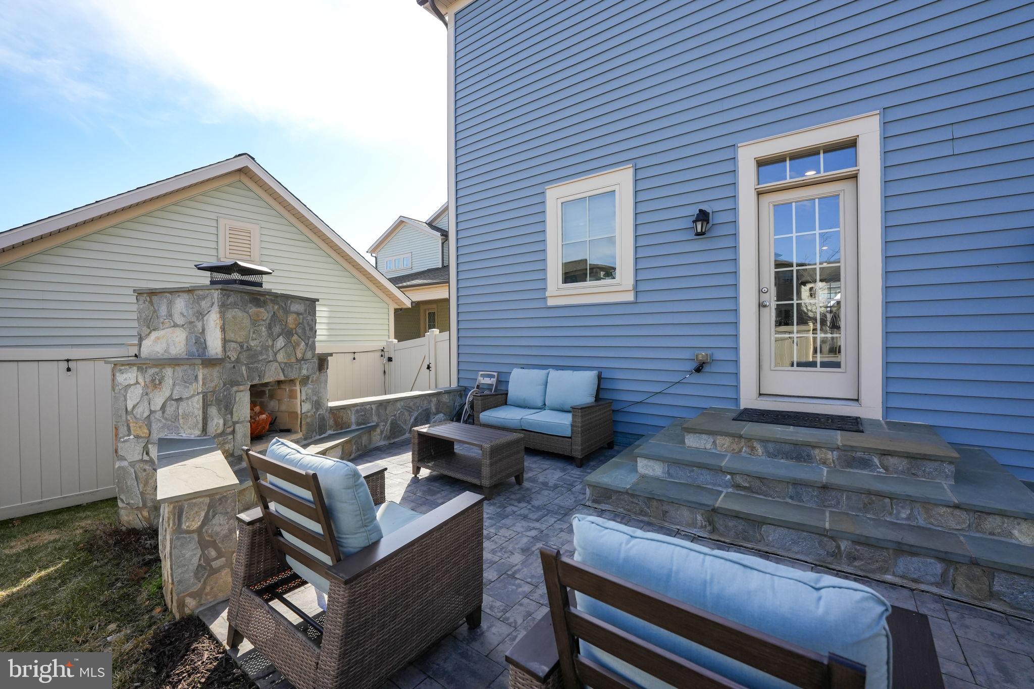 8716 SHADY PINES DRIVE