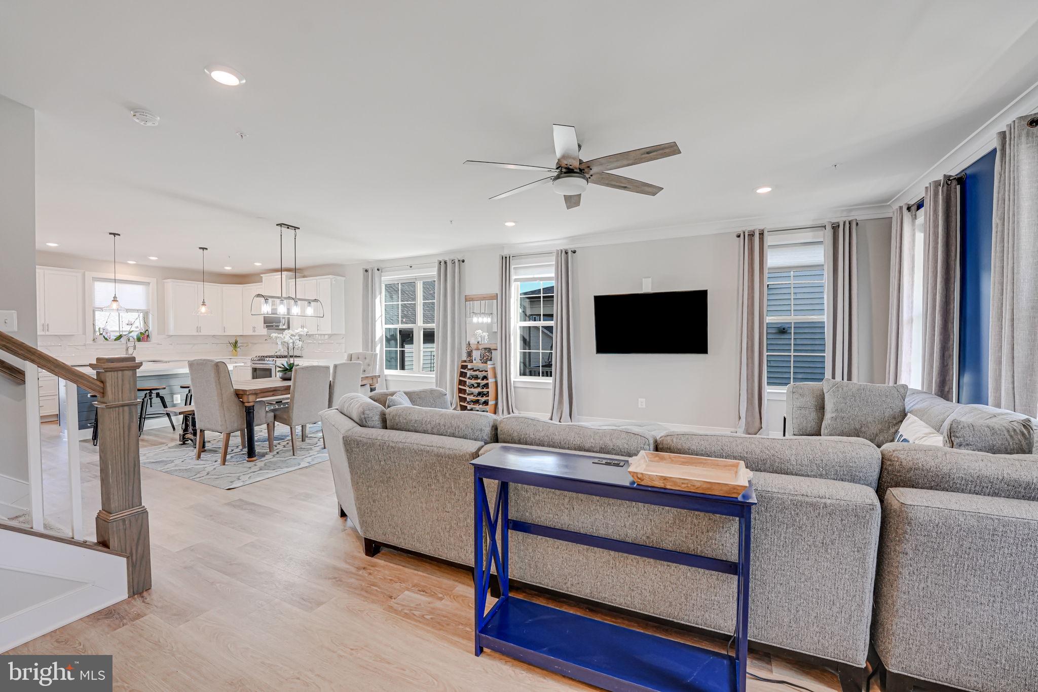 8716 SHADY PINES DRIVE