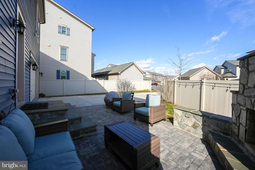 8716 SHADY PINES DRIVE