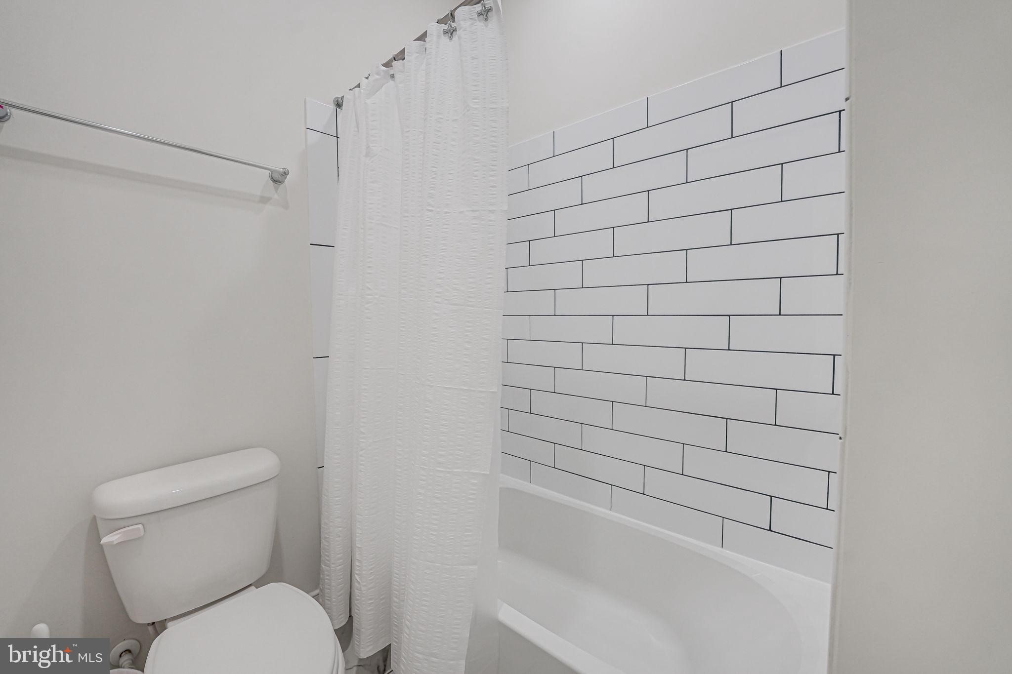 8716 SHADY PINES DRIVE