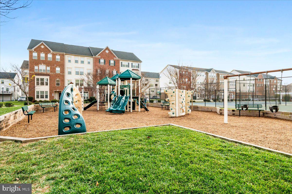 6026 FORUM SQUARE