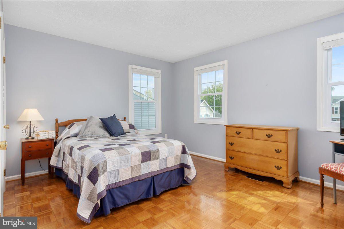 5614 GLEN COVE COURT