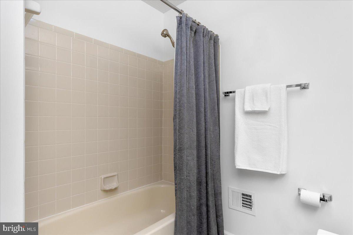 5614 GLEN COVE COURT