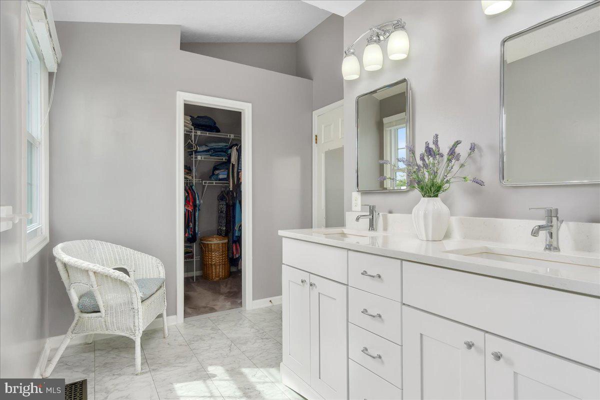 5614 GLEN COVE COURT