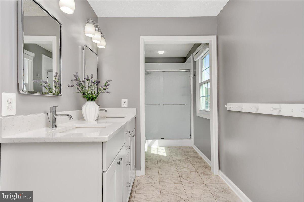 5614 GLEN COVE COURT