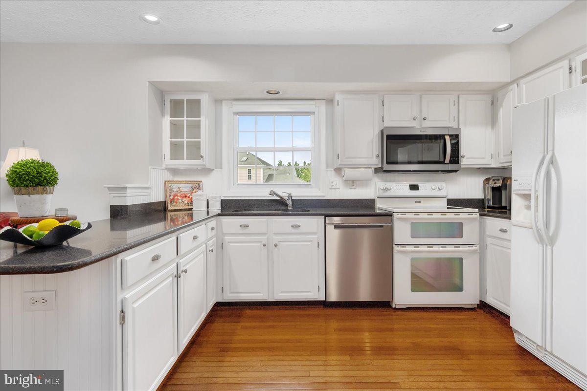 5614 GLEN COVE COURT