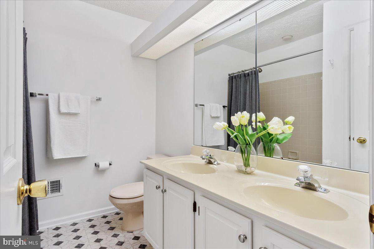 5614 GLEN COVE COURT