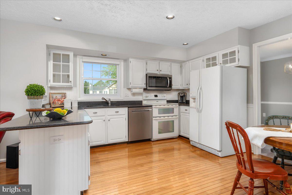 5614 GLEN COVE COURT