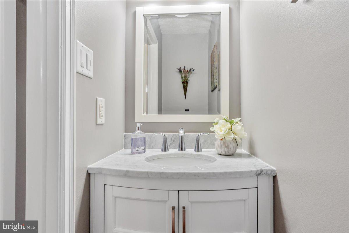 5614 GLEN COVE COURT