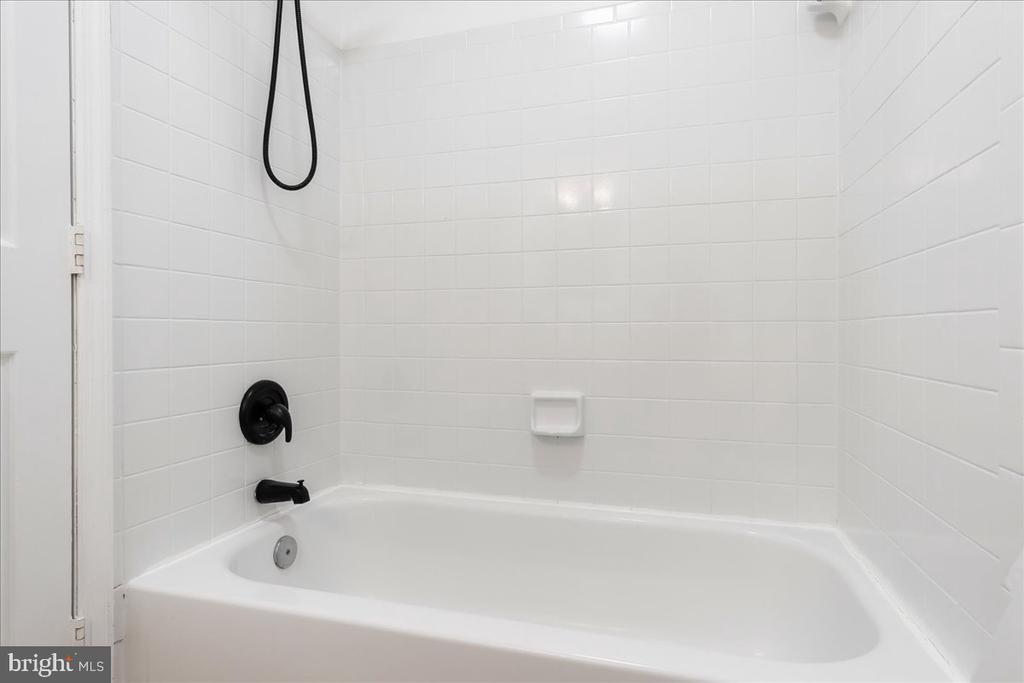619 HIMES AVENUE V112