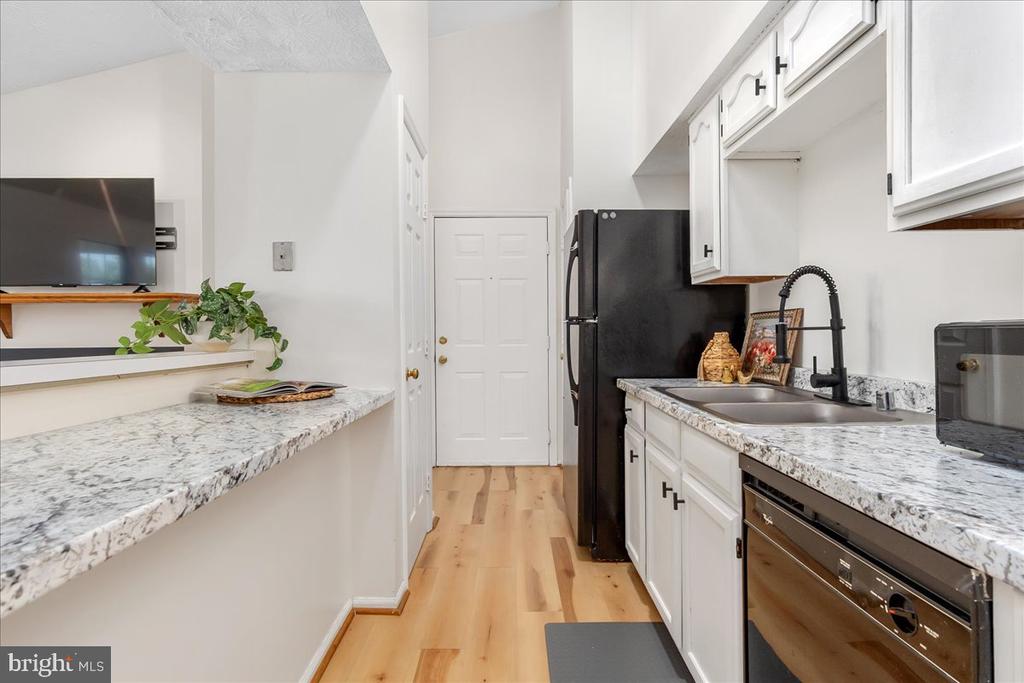 619 HIMES AVENUE V112