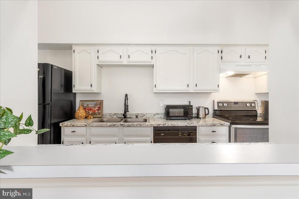 619 HIMES AVENUE V112