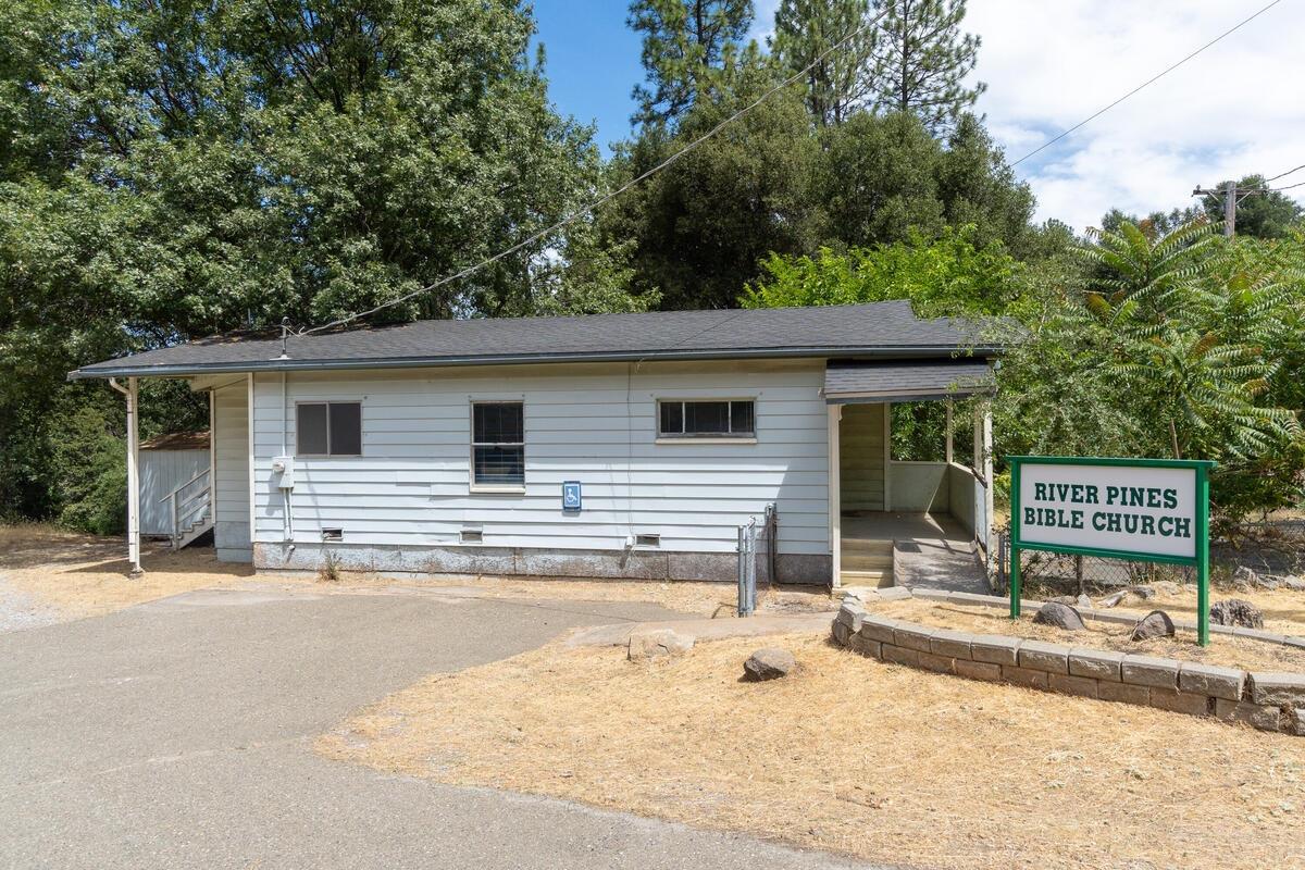 14736 Emigrant Trail