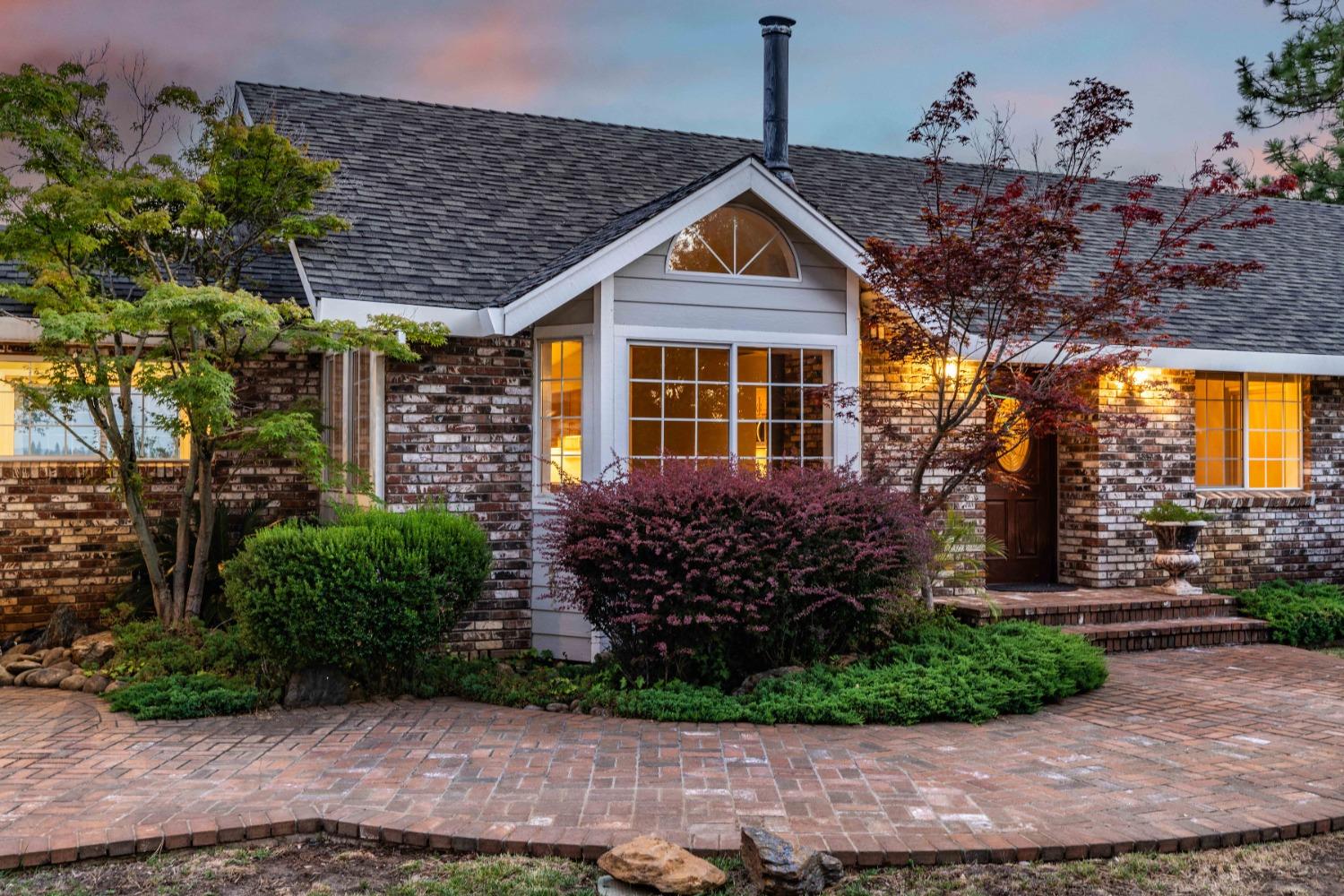 15660 Meadowlark Lane