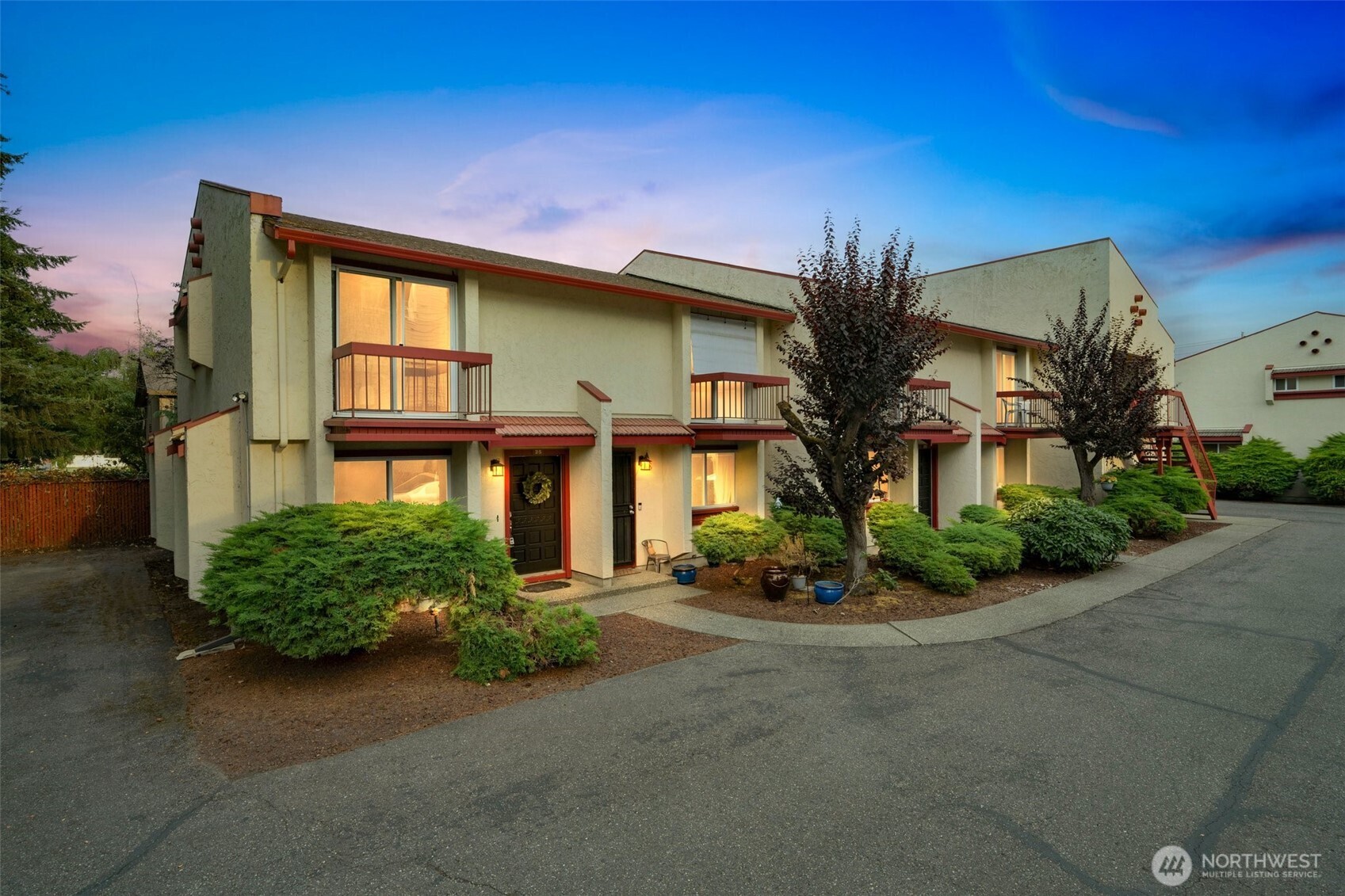 328 9th Avenue SE Unit: D5