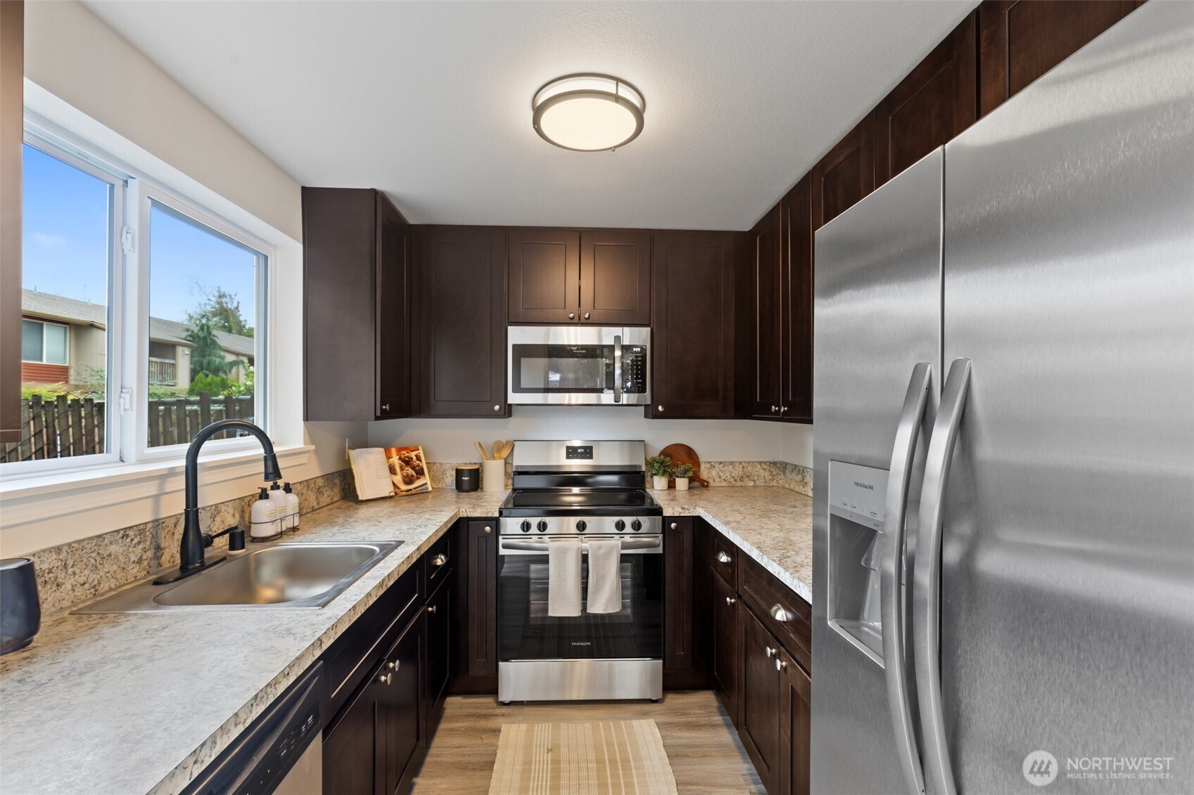 328 9th Avenue SE Unit: D5