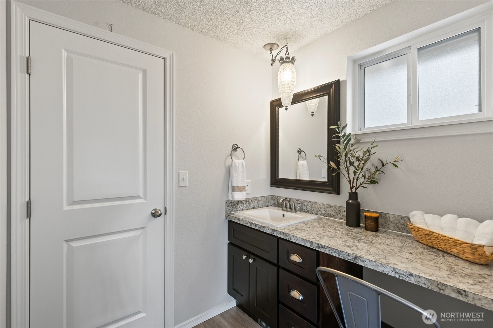328 9th Avenue SE Unit: D5