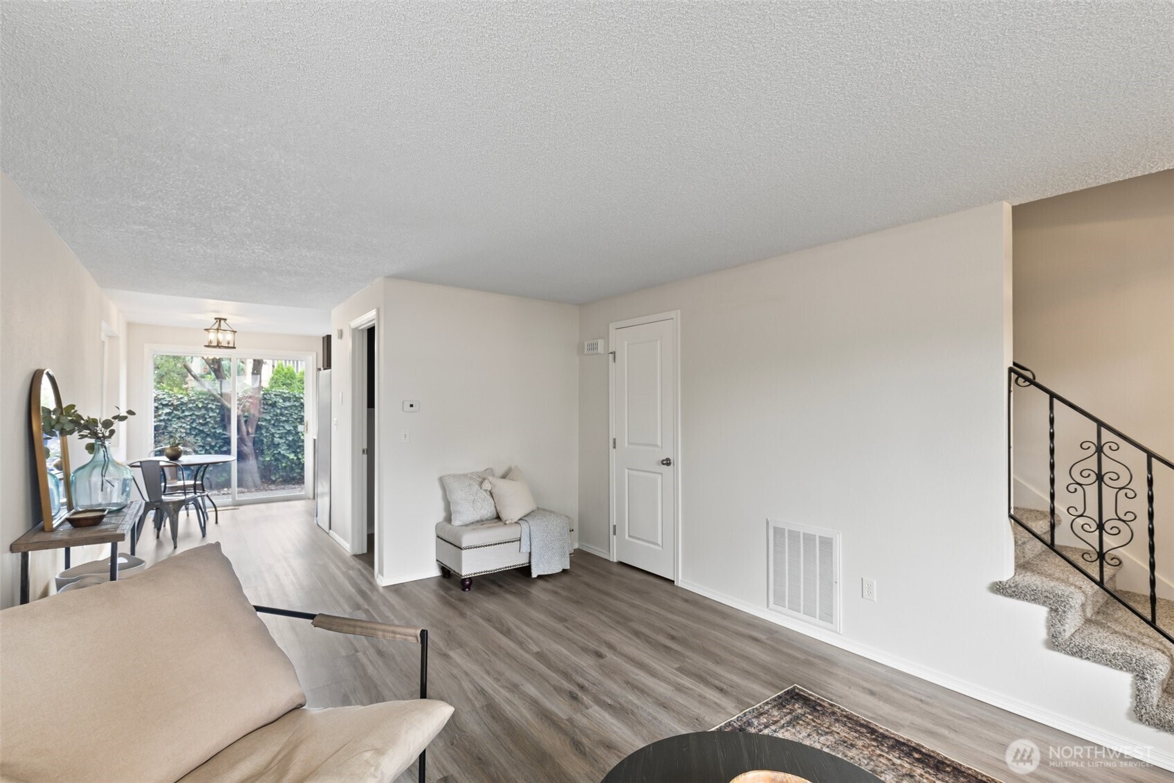 328 9th Avenue SE Unit: D5
