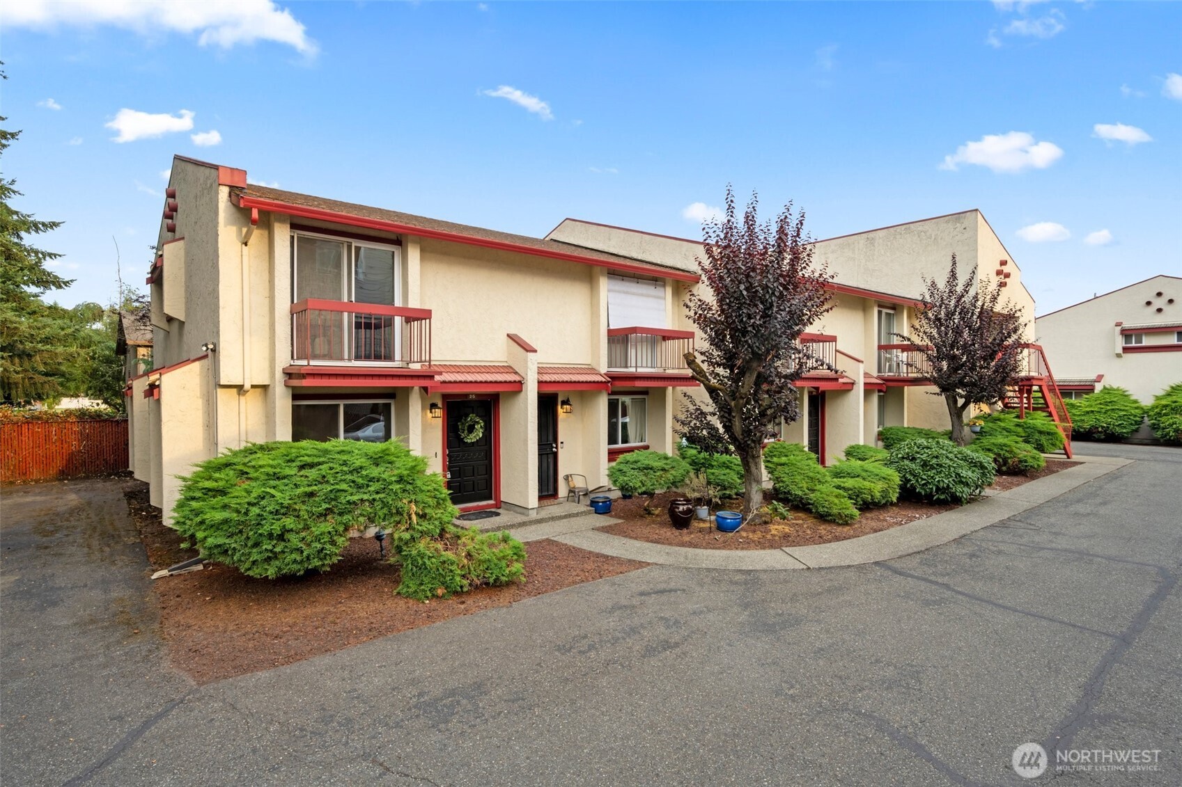 328 9th Avenue SE Unit: D5