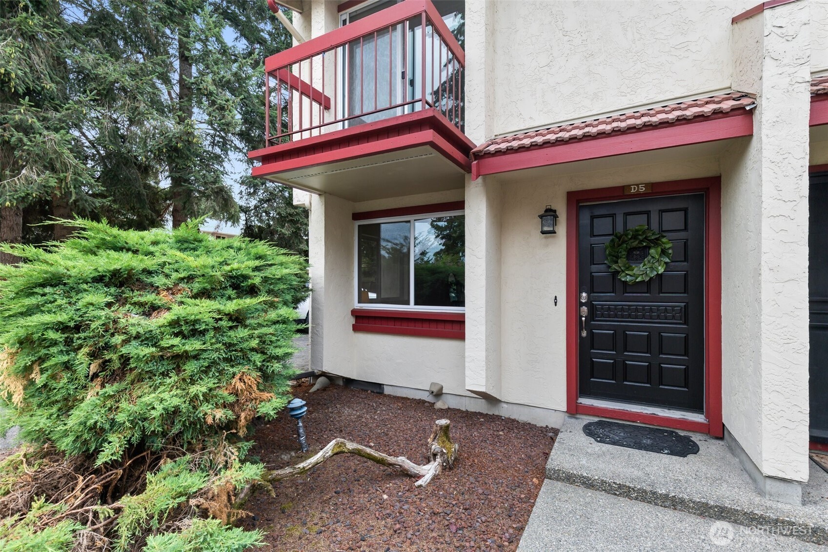 328 9th Avenue SE Unit: D5