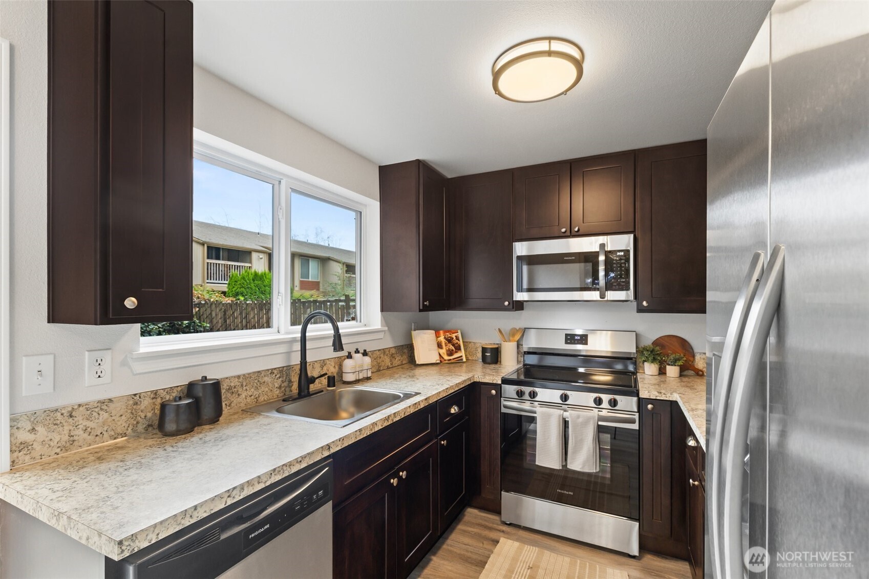 328 9th Avenue SE Unit: D5