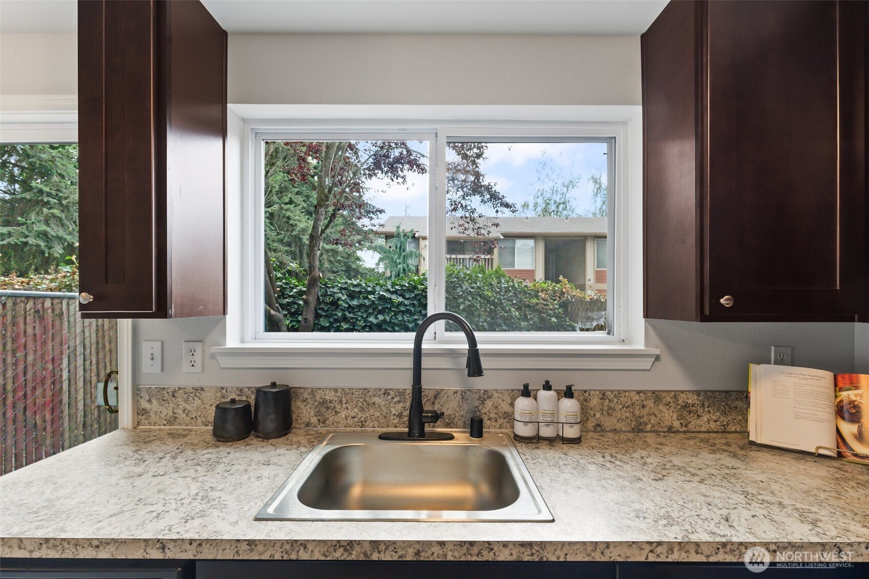 328 9th Avenue SE Unit: D5
