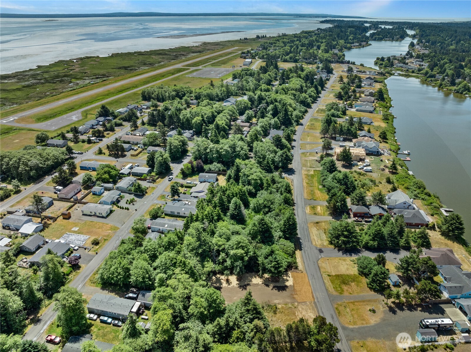 620 E Chance A la Mer NE