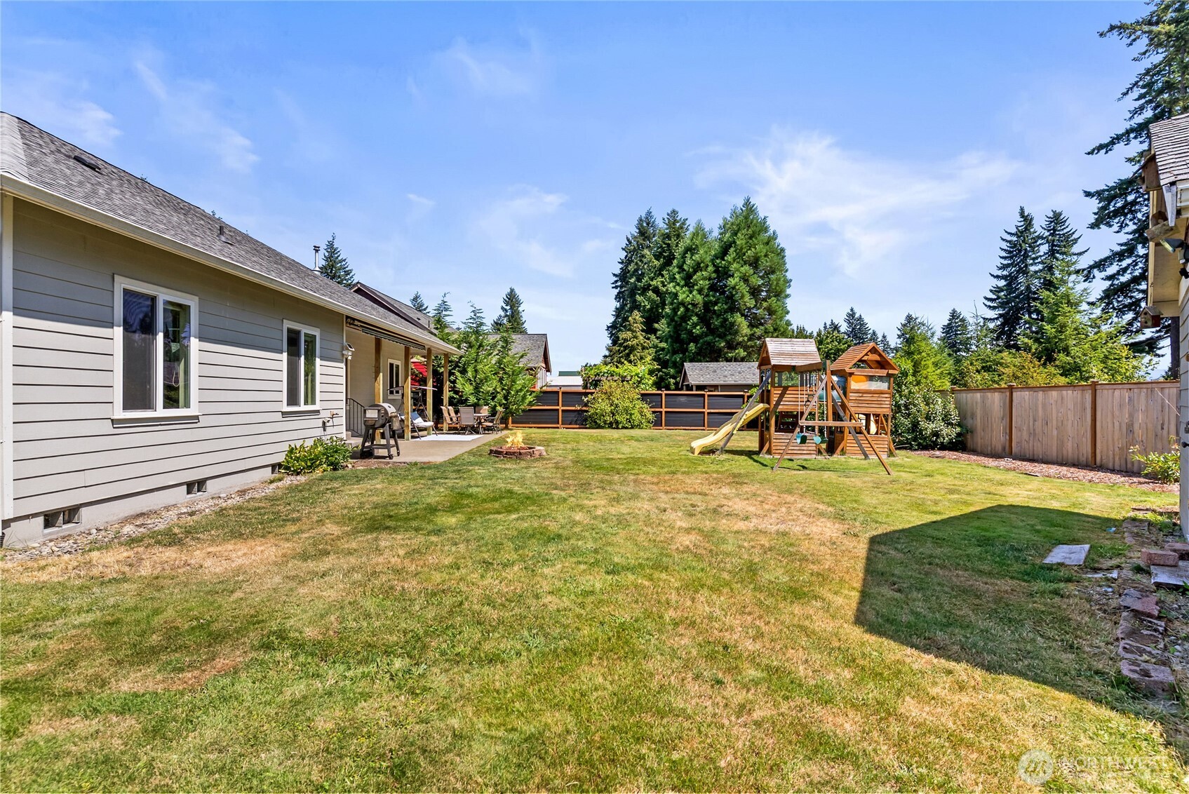 404 Raintree Loop SE
