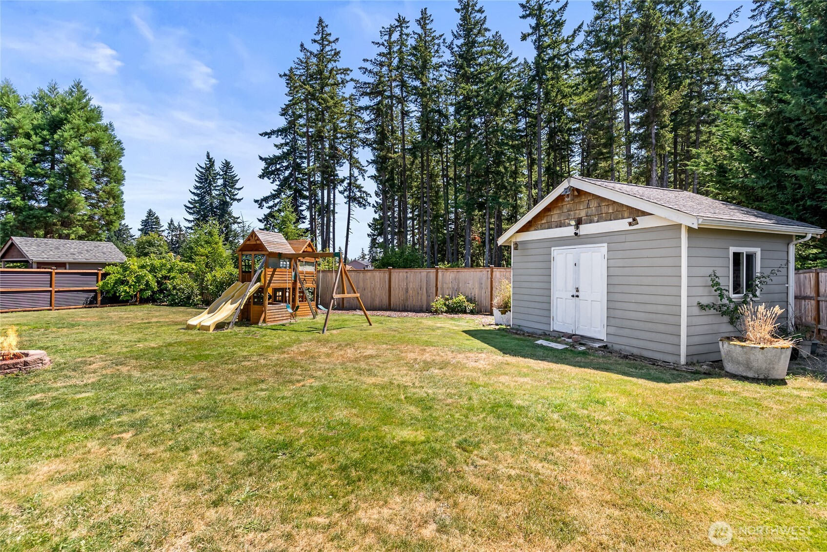 404 Raintree Loop SE