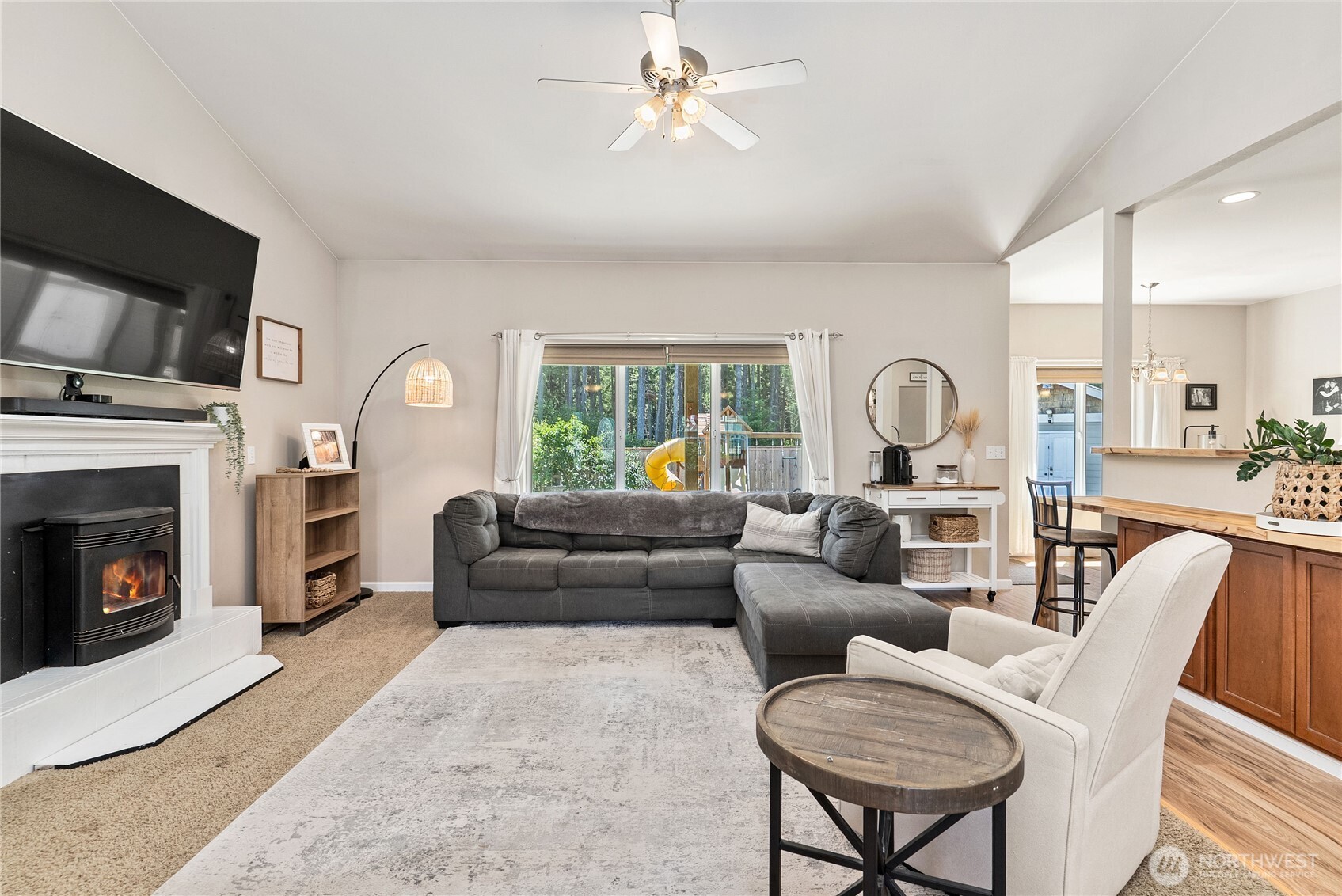 404 Raintree Loop SE
