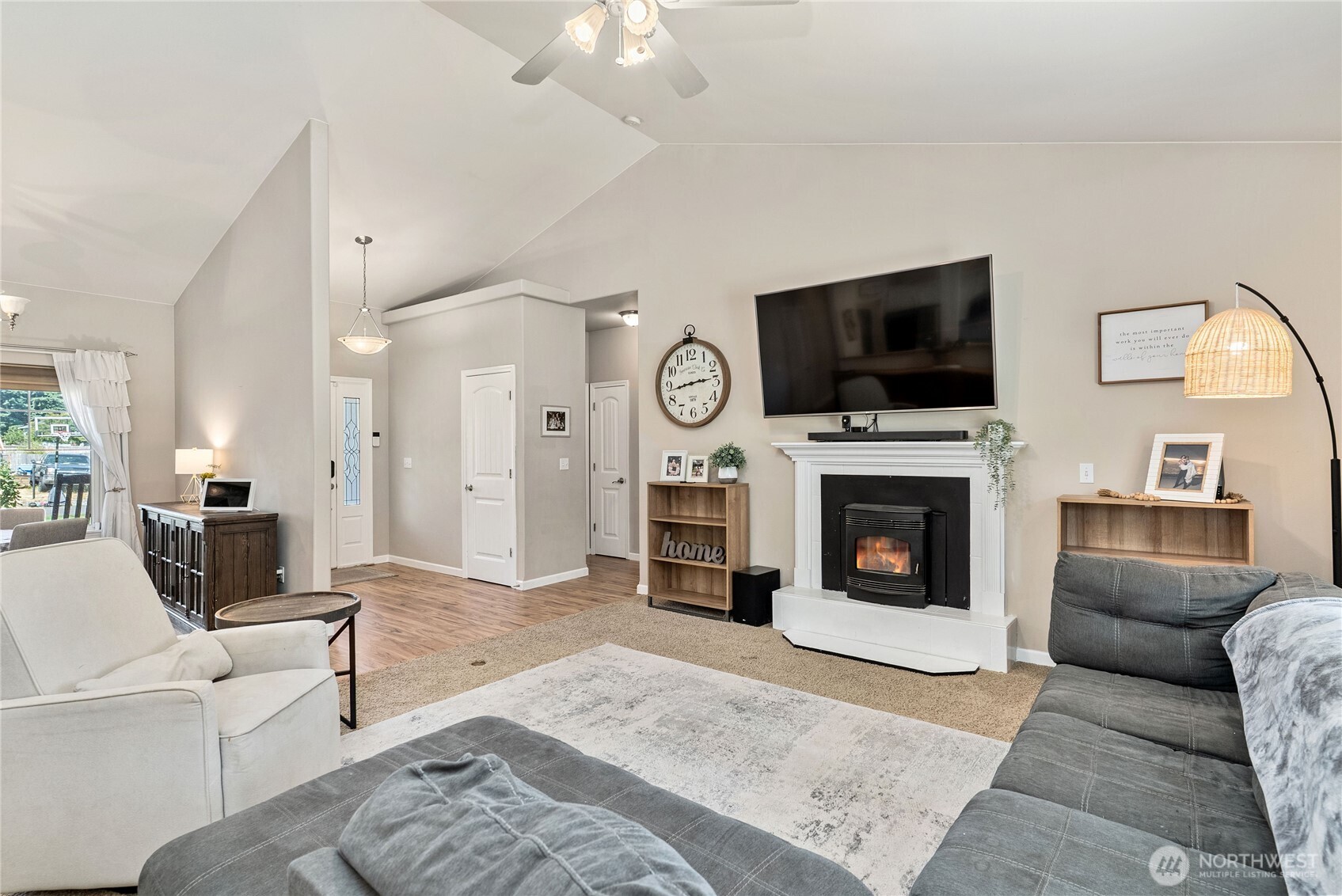 404 Raintree Loop SE