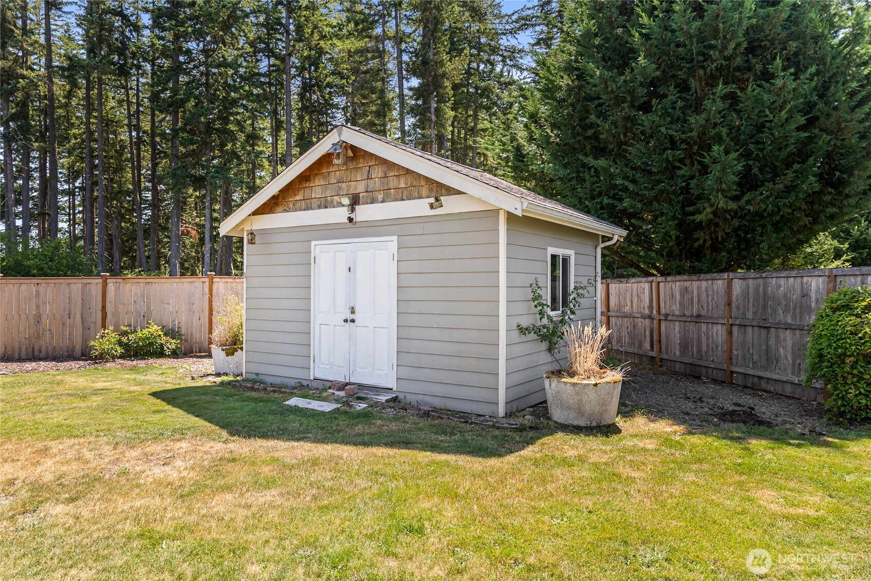 404 Raintree Loop SE