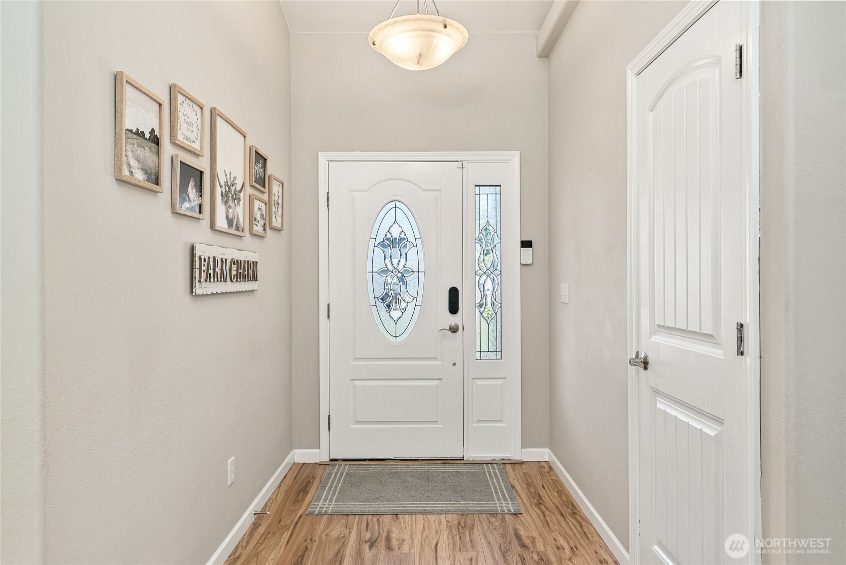 404 Raintree Loop SE