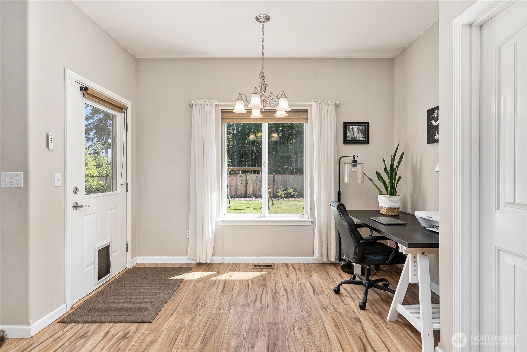 404 Raintree Loop SE