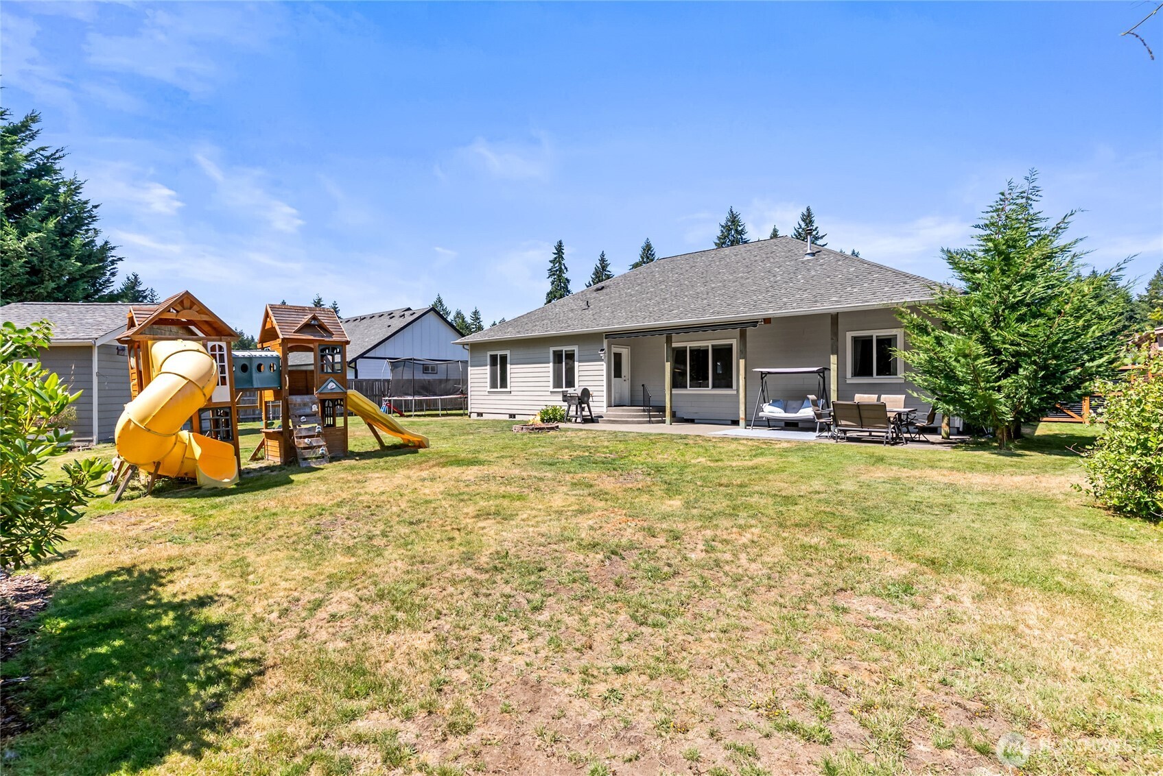 404 Raintree Loop SE