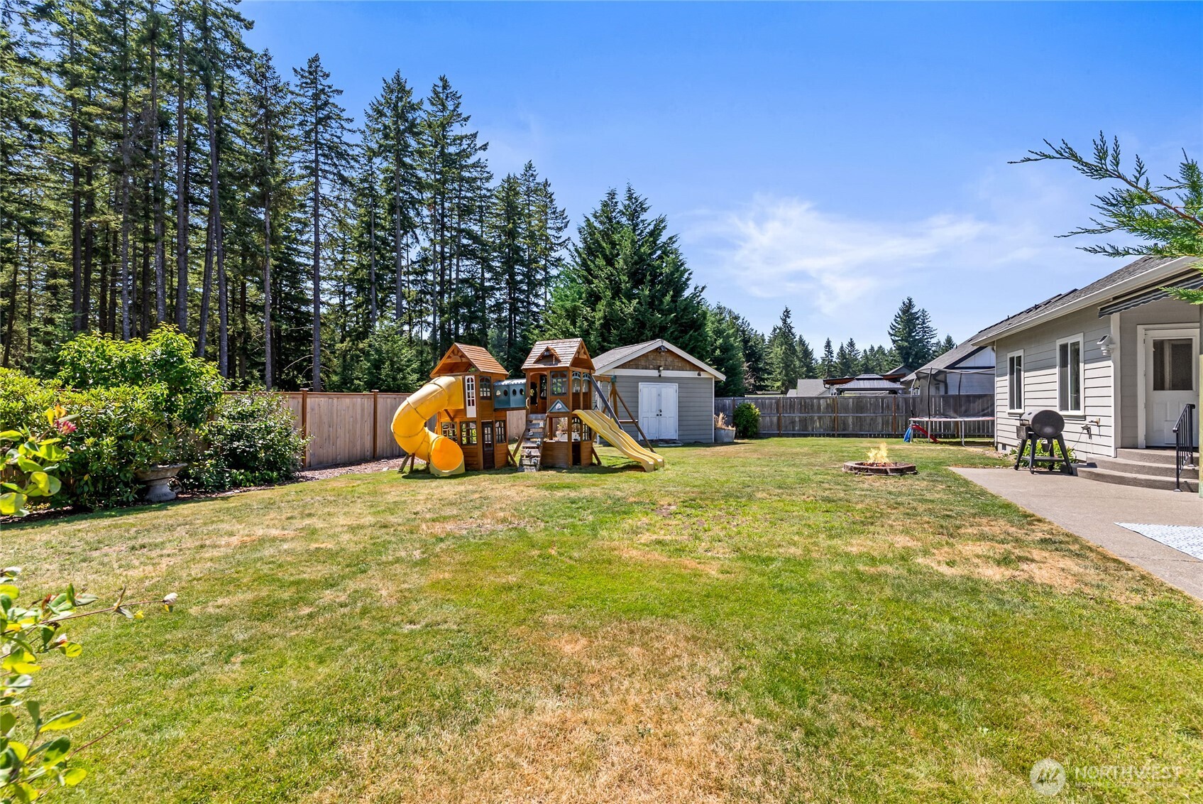 404 Raintree Loop SE