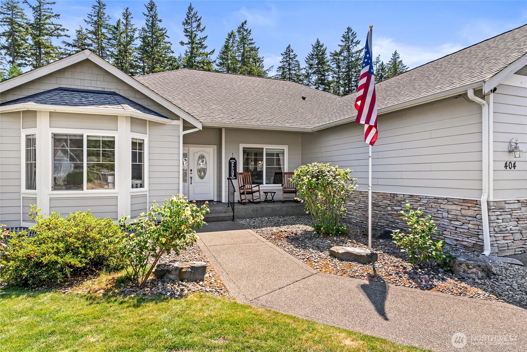 404 Raintree Loop SE