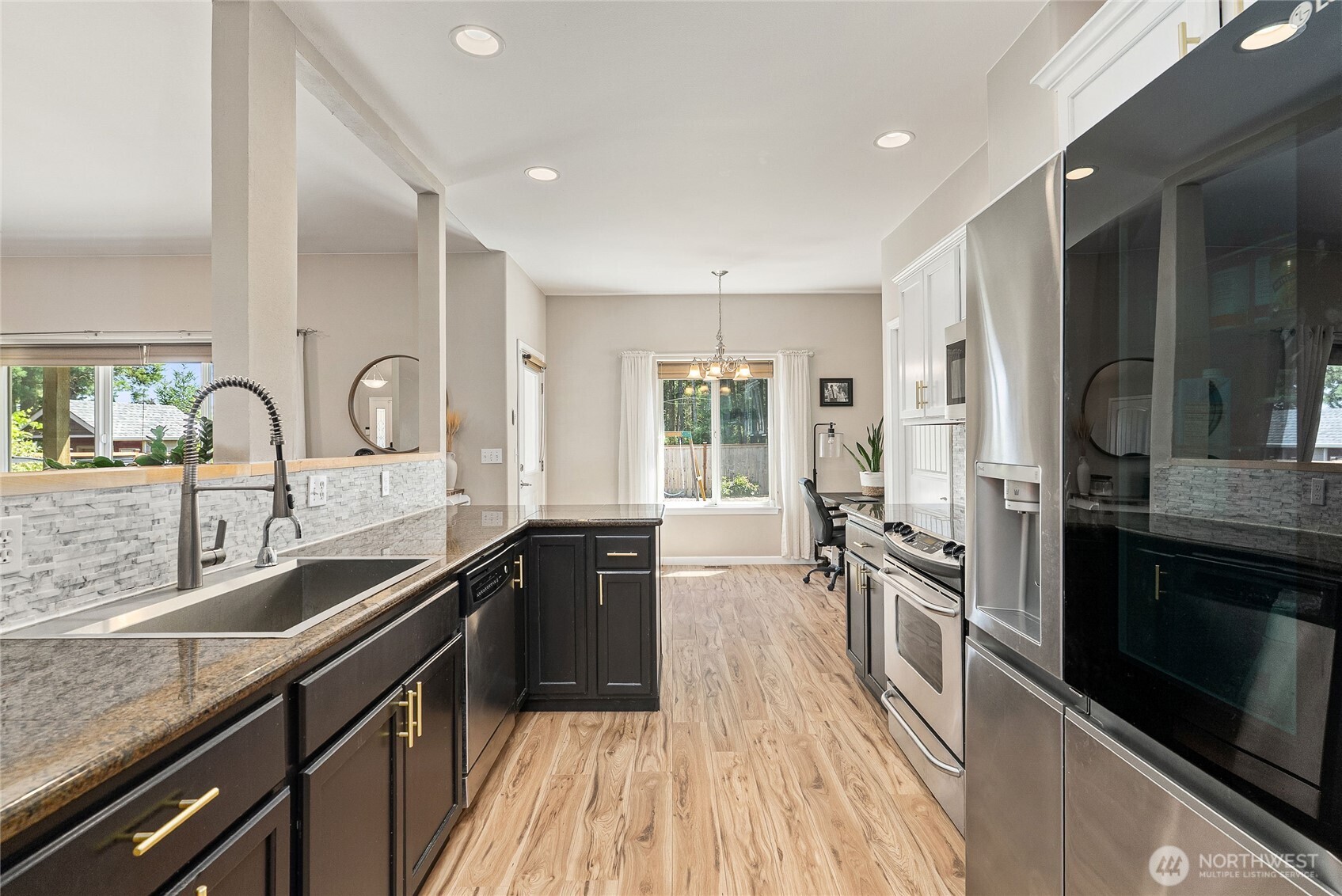404 Raintree Loop SE