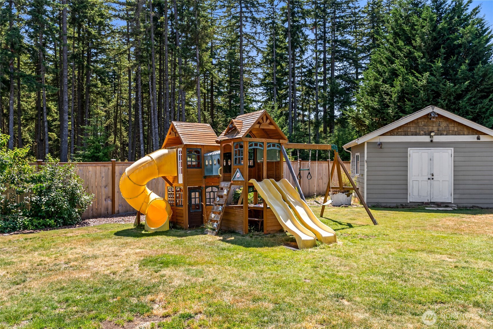 404 Raintree Loop SE