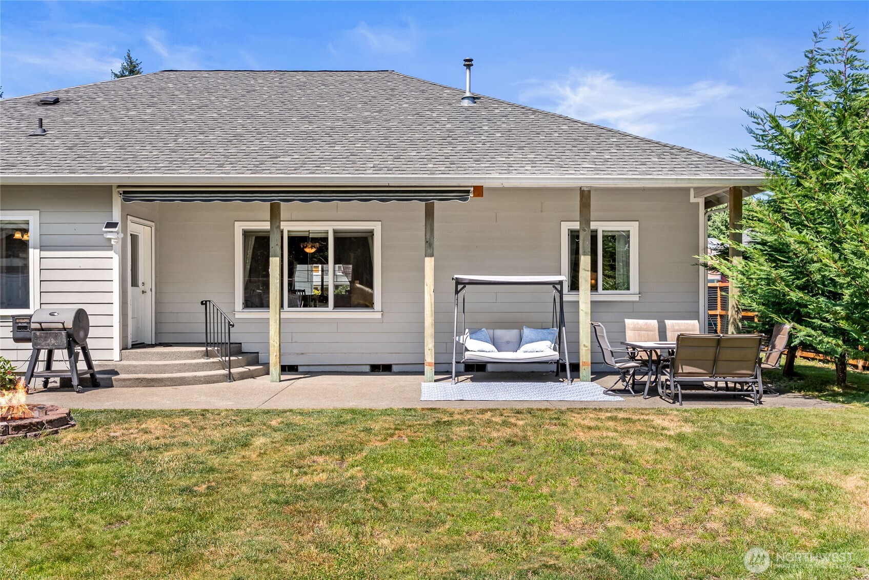 404 Raintree Loop SE