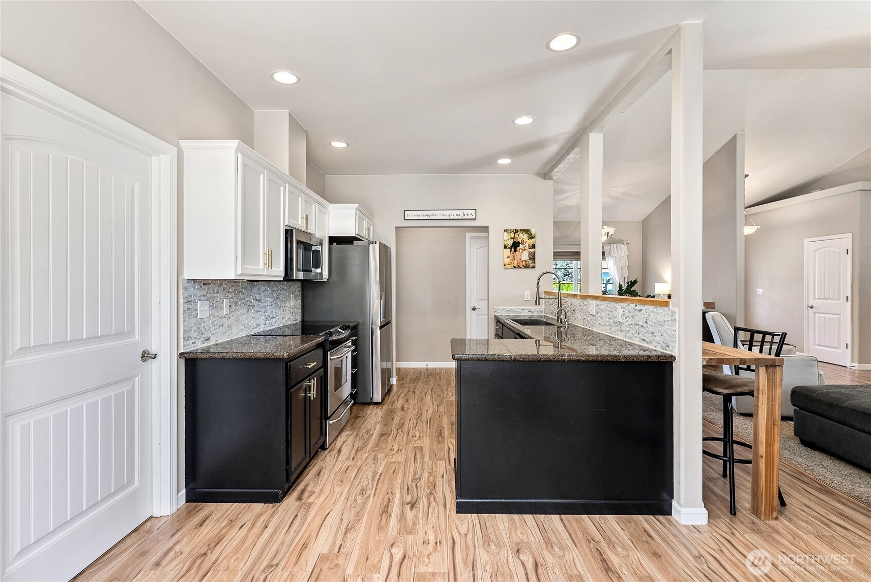 404 Raintree Loop SE