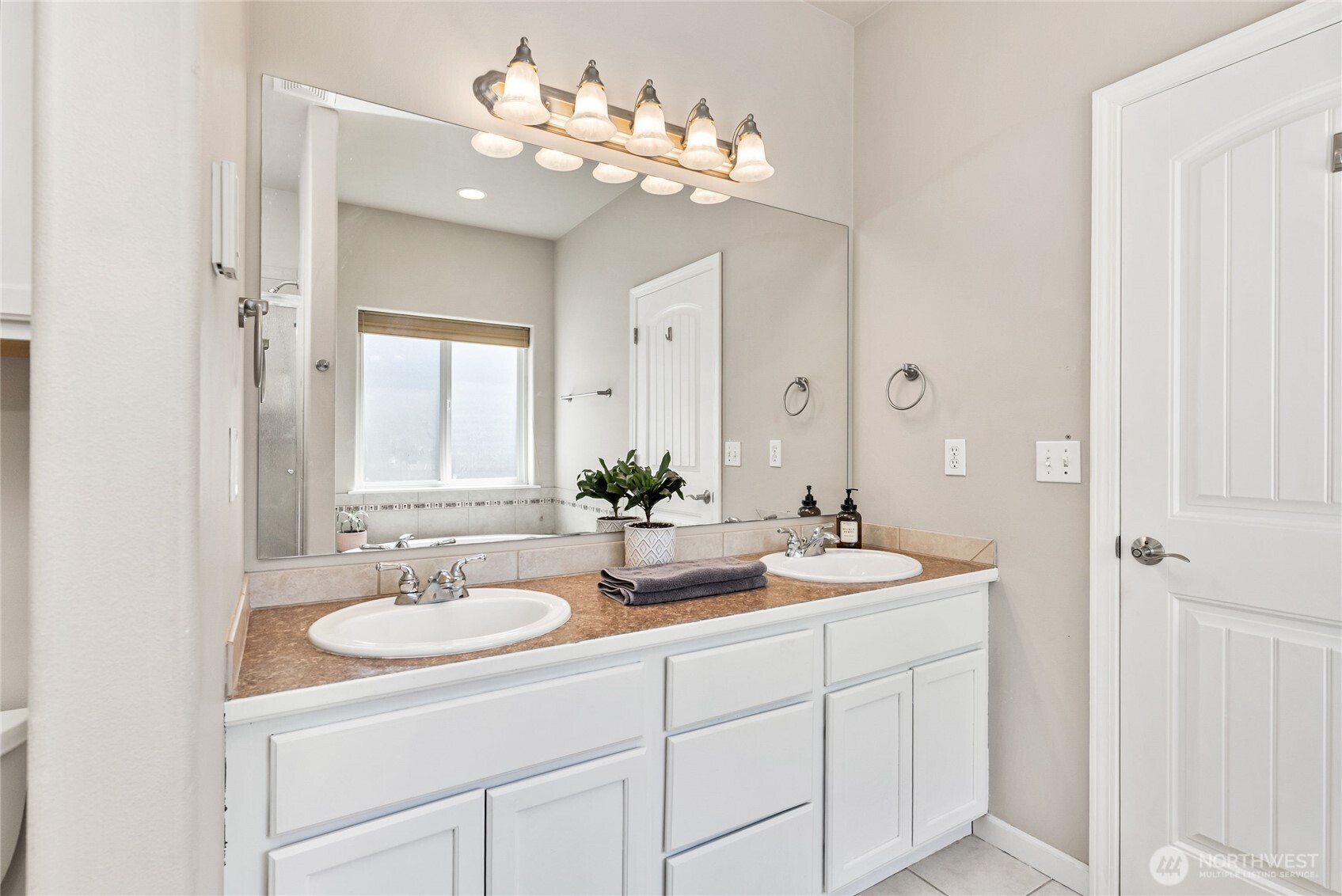 404 Raintree Loop SE
