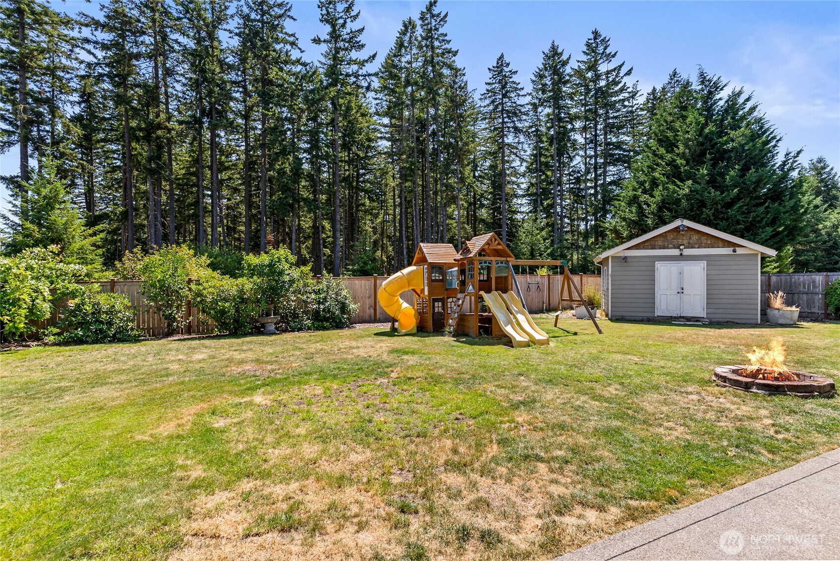 404 Raintree Loop SE