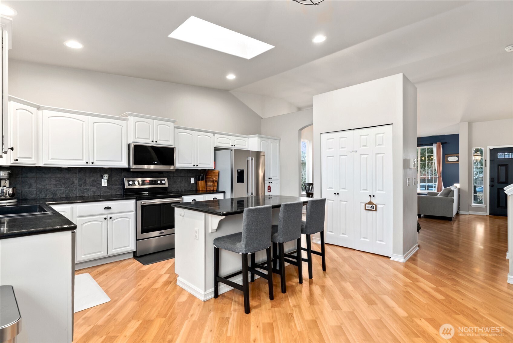 10018 Cascadian Avenue SE