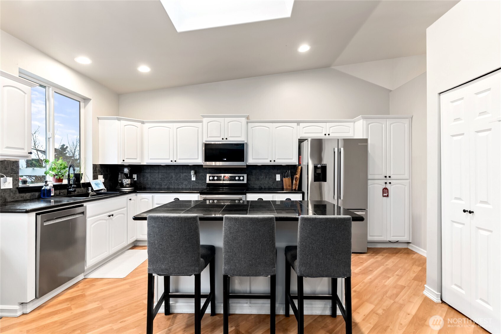 10018 Cascadian Avenue SE