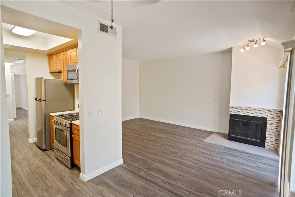 7320 Balboa Boulevard 205