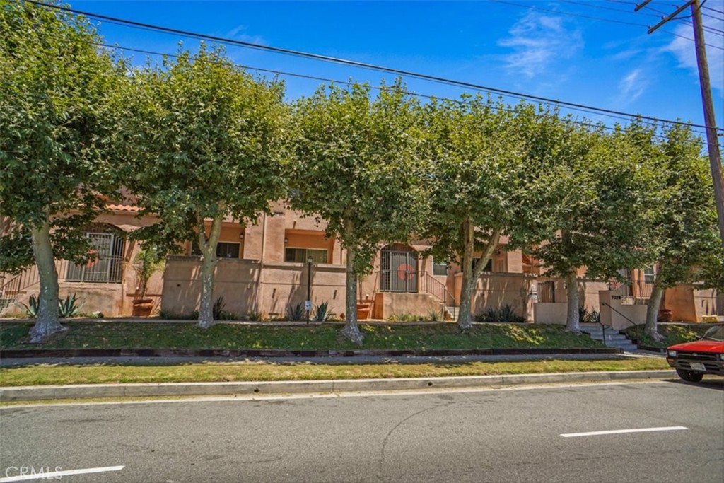 7320 Balboa Boulevard 205