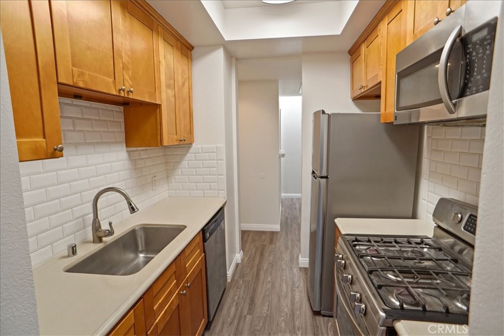 7320 Balboa Boulevard 205